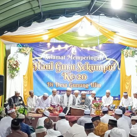 ANTUSIAS WARGA MASYARAKAT DALAM PELAKSANAAN HAUL GURU SEKUMPUL KE 20 DI DESA GUNUNG ULIN